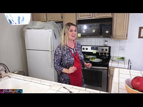 ❤️ Stepmom Mëllech him an der Kichen virun sengem Datum ️ Qualitéit Sex bei eis lb.niceporn.ru ﹏